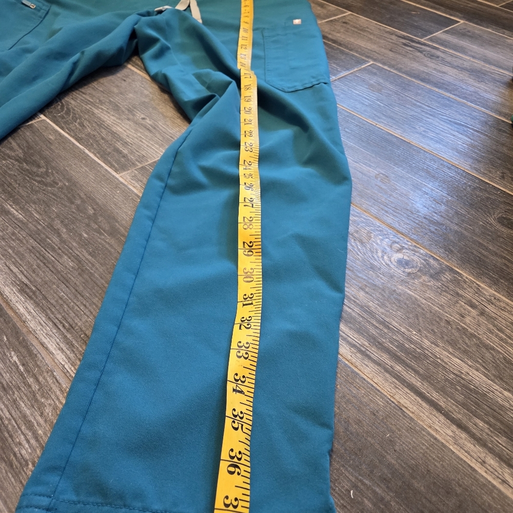 Figs Teal Technical Collection Medium Scrubs - image 6